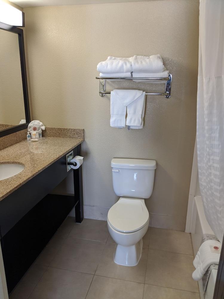 Comfort Suites Concord Mills Екстериор снимка