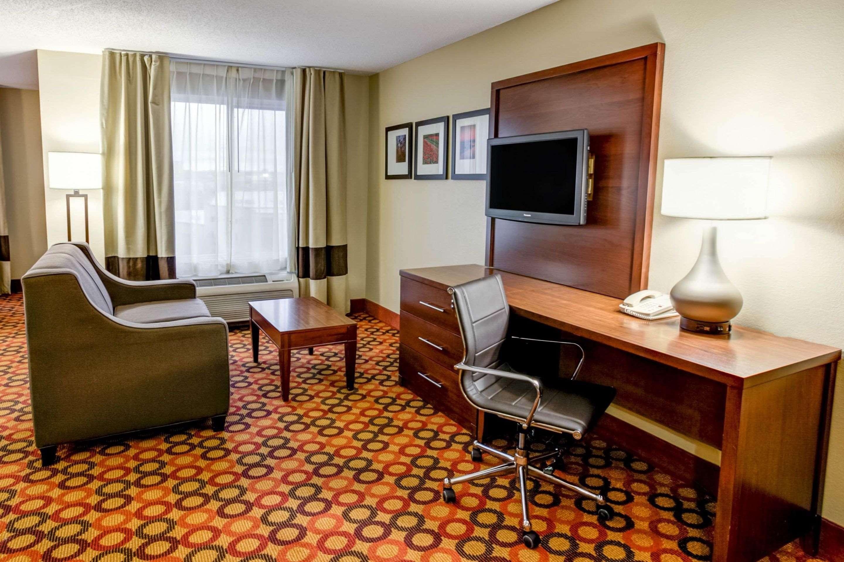 Comfort Suites Concord Mills Екстериор снимка