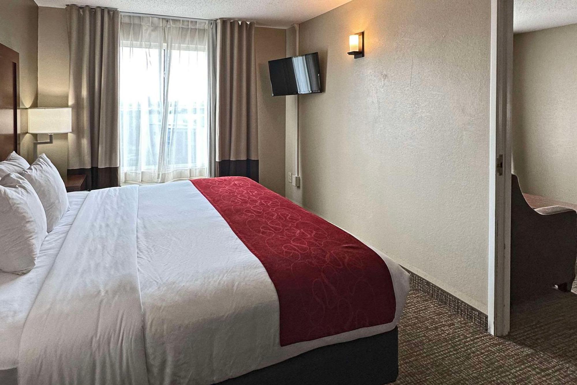 Comfort Suites Concord Mills Екстериор снимка
