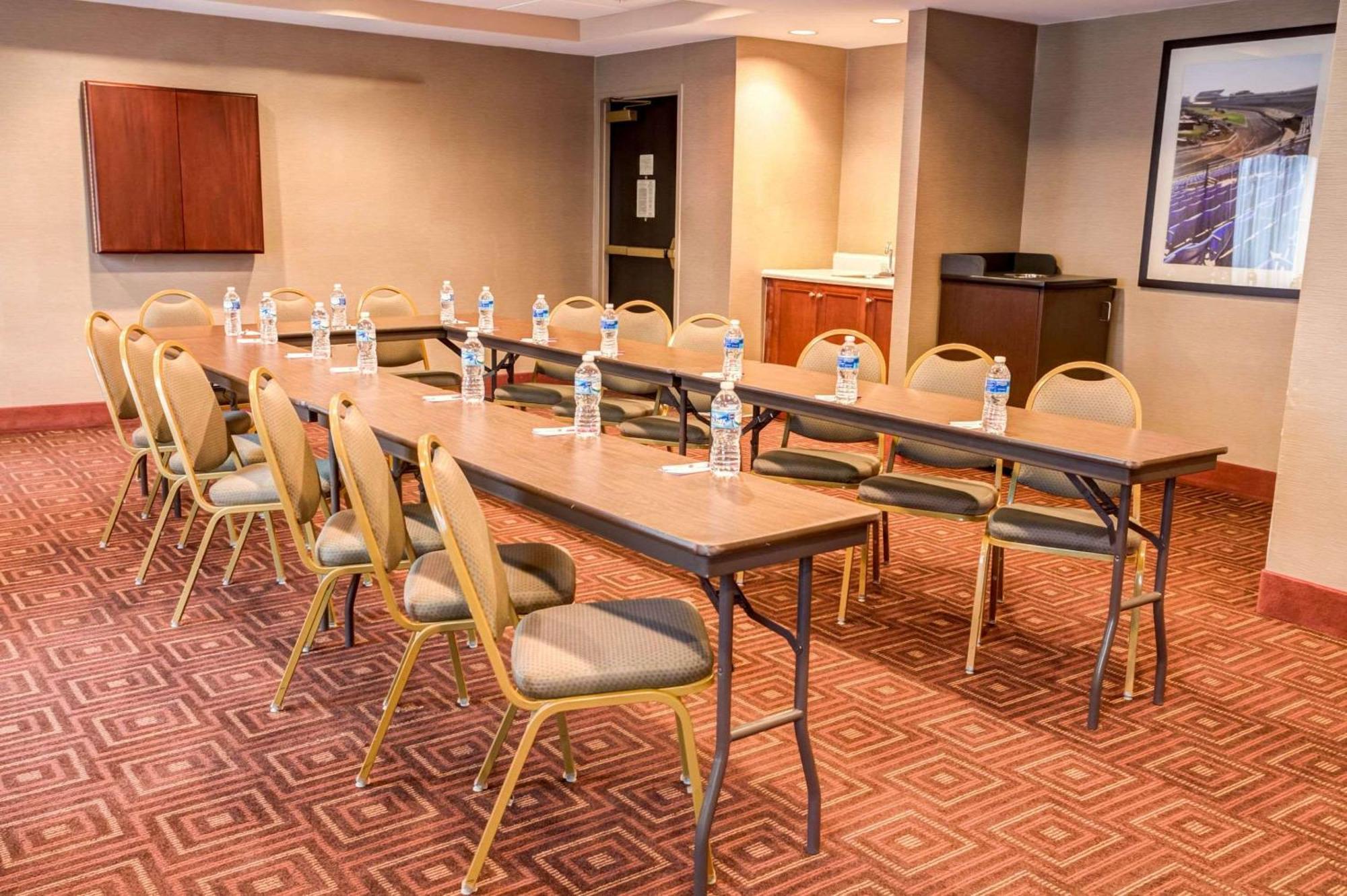 Comfort Suites Concord Mills Екстериор снимка