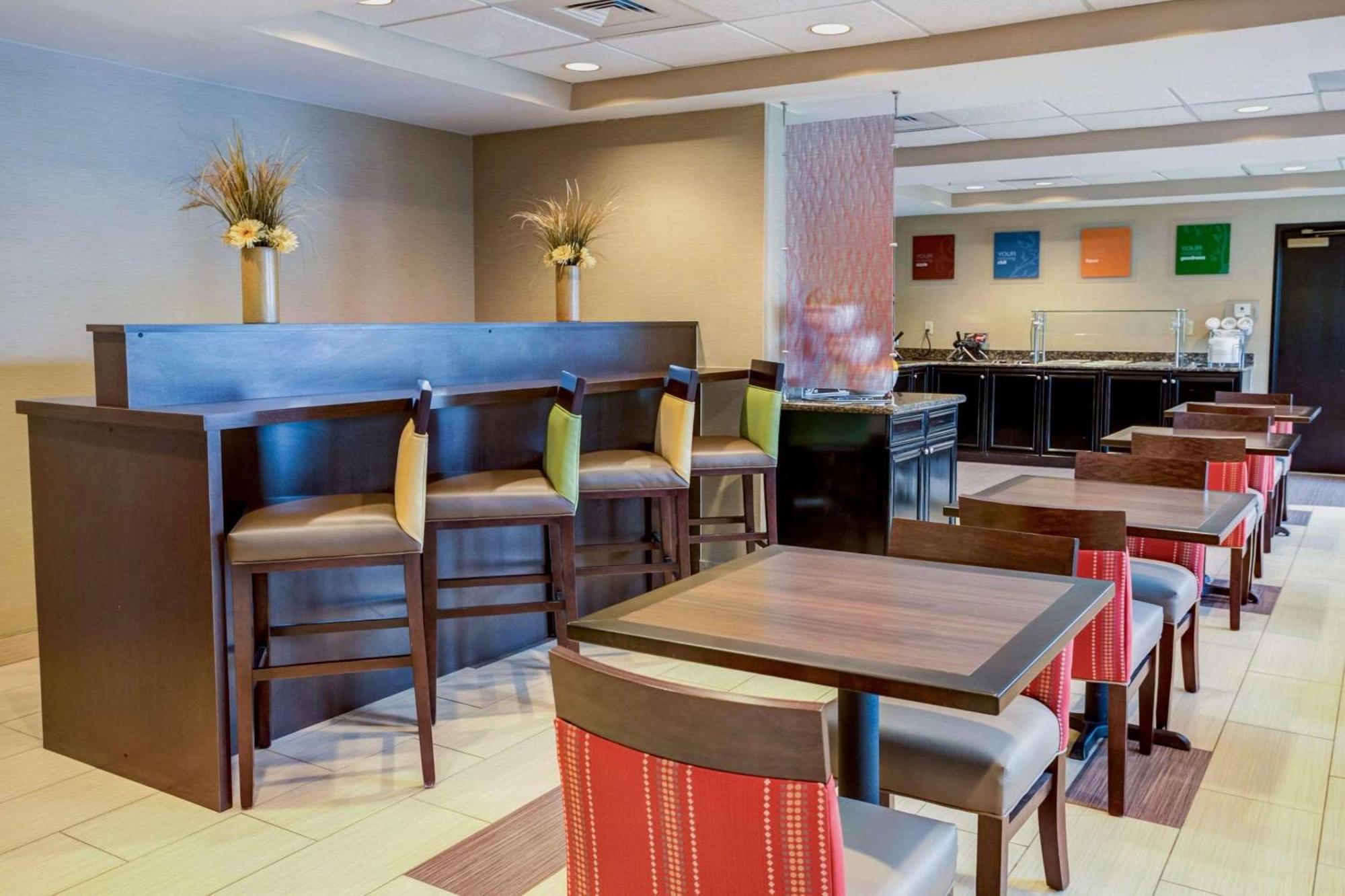 Comfort Suites Concord Mills Екстериор снимка
