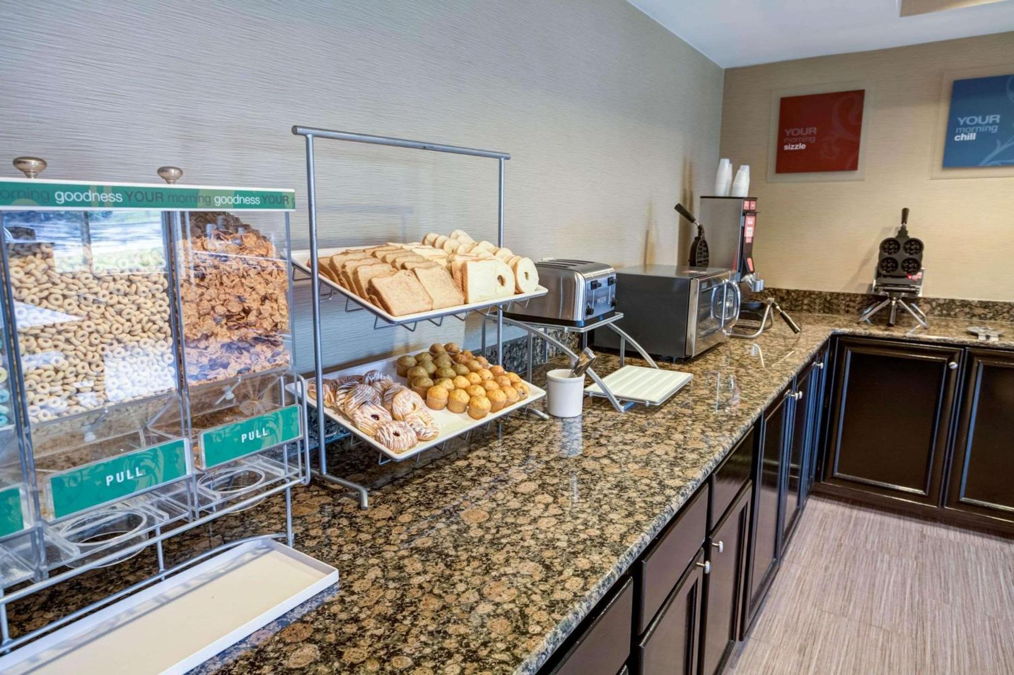 Comfort Suites Concord Mills Екстериор снимка